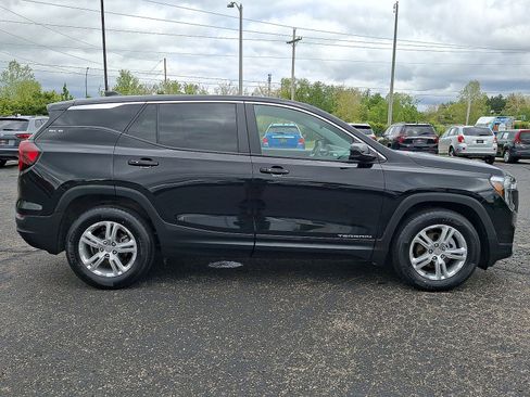 Used 2024 GMC Terrain SLE FWD image 25