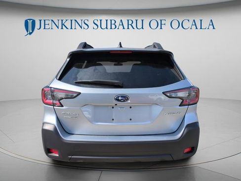 Used 2025 Subaru Outback Premium AWD/4WD image 4