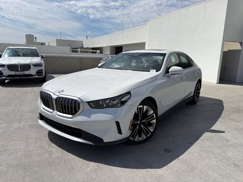 Used 2024 BMW 530i w/ Premium Package RWD image 3