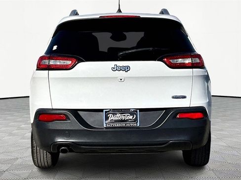 Used 2016 Jeep Cherokee Latitude image 4