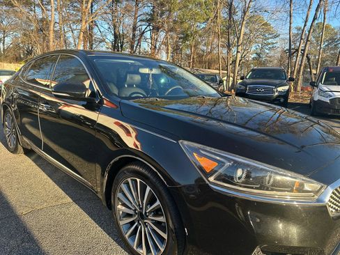 Used 2017 Kia Cadenza Premium w/ Luxury Package image 4