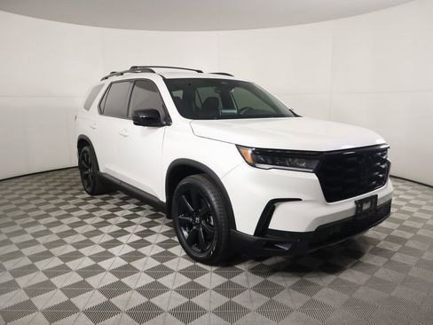 Used 2025 Honda Pilot Black Edition image 3