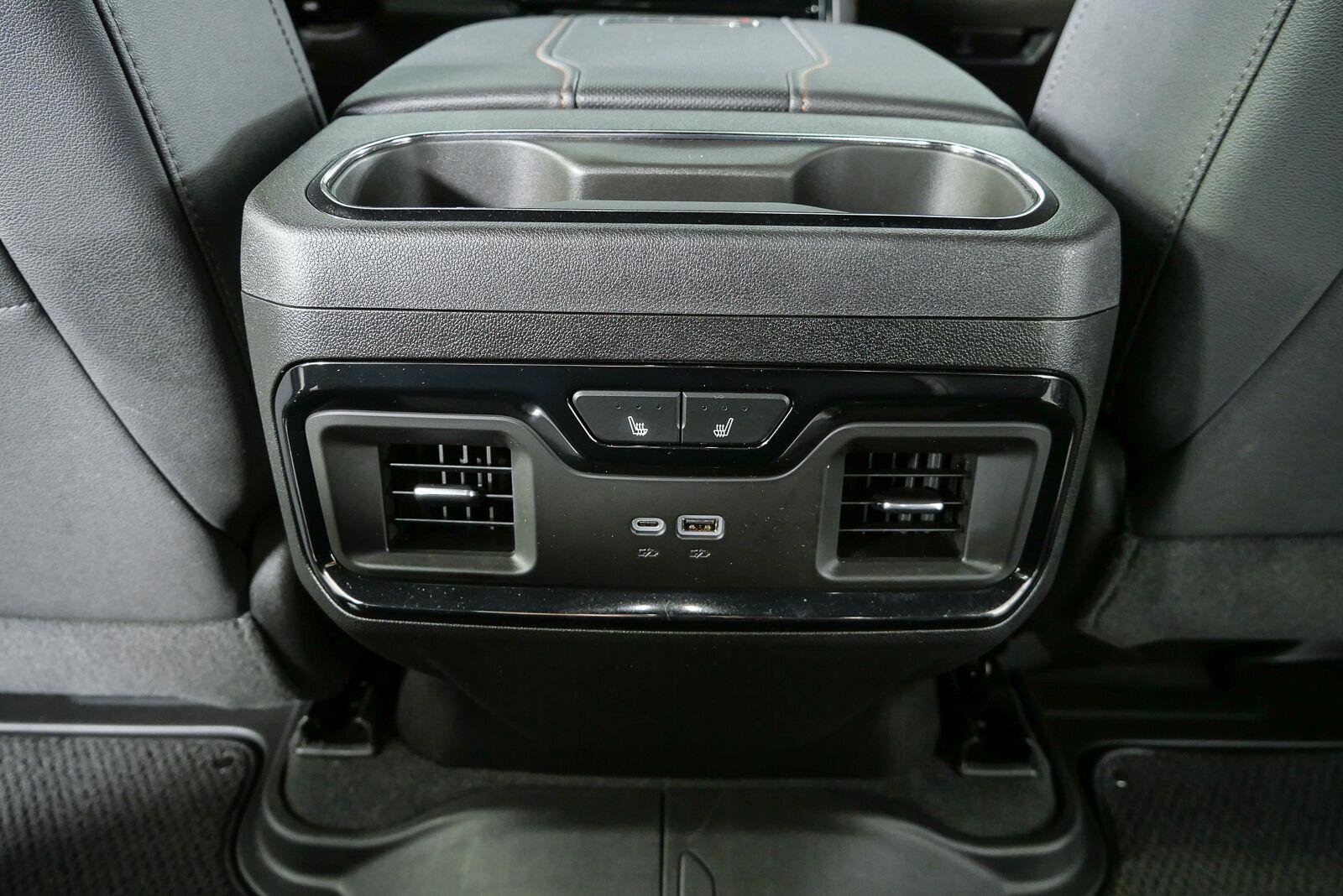 Used 2024 GMC Sierra 2500 AT4 w/ AT4 Preferred Package AWD/4WD image 17