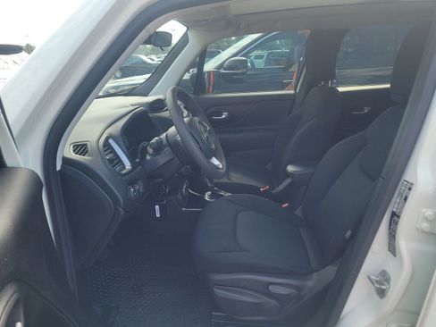 Used 2023 Jeep Renegade Latitude w/ Sun & Fun Group AWD/4WD image 5