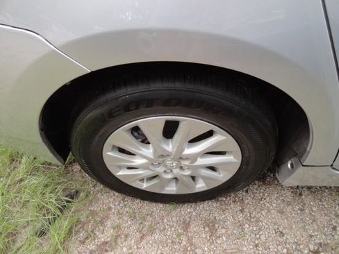 Used 2014 Toyota Prius Plug-In Hybrid image 21