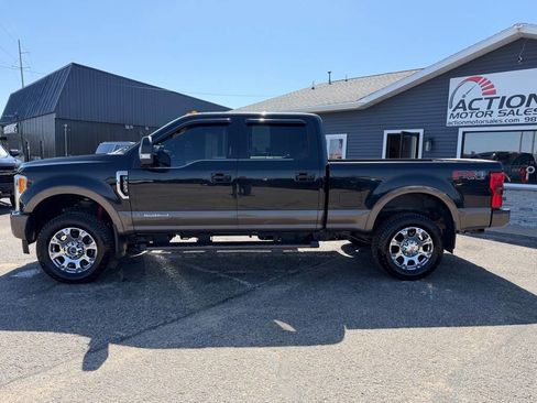 Used 2017 Ford F250 King Ranch w/ FX4 Off-Road Package AWD/4WD image 2