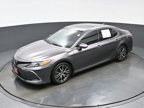 Used 2021 Toyota Camry XLE w/ Navigation Upgrade Package FWD image 38