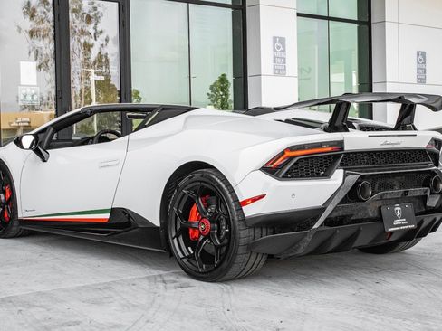 Used 2018 Lamborghini Huracan Performante image 19
