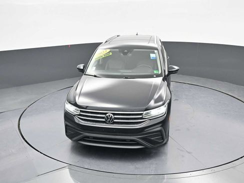 Used 2023 Volkswagen Tiguan SE image 28
