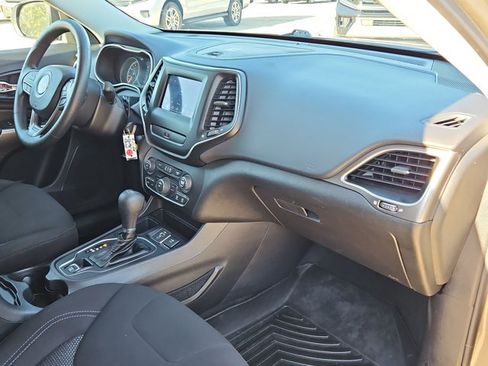 Used 2019 Jeep Cherokee Latitude w/ Popular Appearance Group FWD image 22
