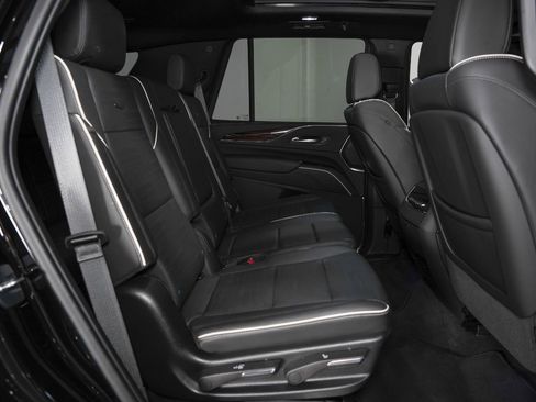 Used 2023 Cadillac Escalade Premium Luxury image 33