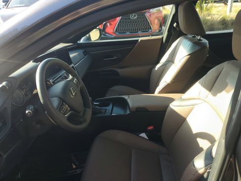 Certified 2023 Lexus ES 350 w/ Premium Package image 15