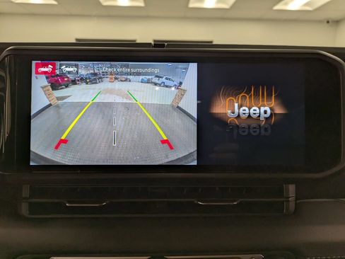 Used 2026 Jeep Wrangler Unlimited Sahara AWD/4WD image 13