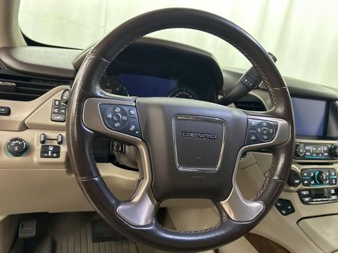 Used 2020 GMC Yukon Denali w/ Denali Premium Package image 9