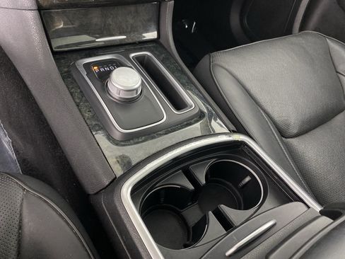 Used 2019 Chrysler 300 Limited RWD image 32