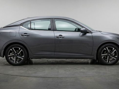 Used 2025 Nissan Sentra SV FWD image 11