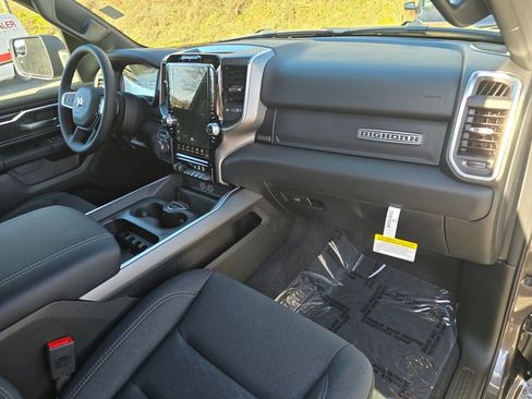 New 2026 RAM 1500 4x4 Crew Cab image 26