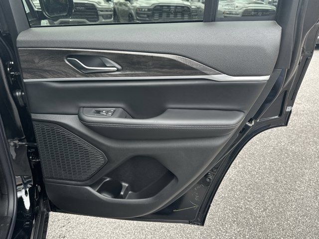 New 2026 Jeep Grand Cherokee Altitude RWD image 16
