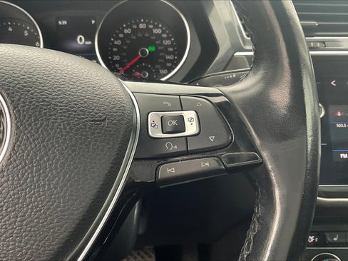 Used 2018 Volkswagen Tiguan SE w/ Panoramic Sunroof Package image 19