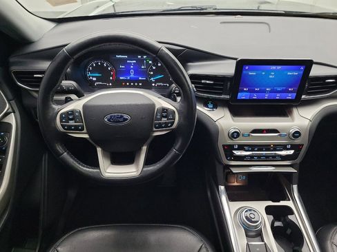 Used 2020 Ford Explorer XLT w/ Equipment Group 202A AWD/4WD image 22