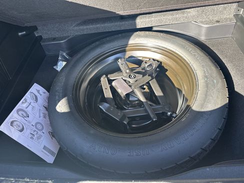 Used 2020 Jeep Cherokee Latitude Plus image 22