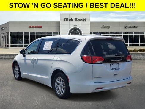 Used 2023 Chrysler Voyager LX FWD image 2