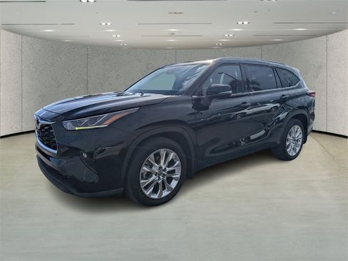 Used 2022 Toyota Highlander Limited image 7