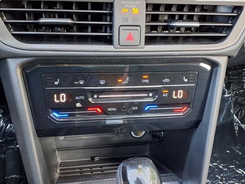 New 2025 Volkswagen Taos SE image 18