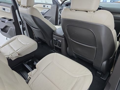 Used 2020 Ford Explorer Platinum w/ Premium Technology Package image 11