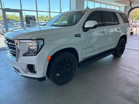 Used 2023 GMC Yukon SLT w/ SLT Premium Package AWD/4WD image 4