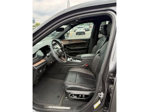Used 2024 Jeep Grand Cherokee L Summit w/ Advanced Protech Group IV AWD/4WD image 9