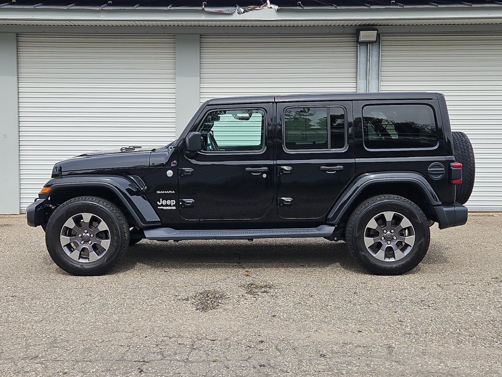 Used 2018 Jeep Wrangler Unlimited Sahara w/ Dual Top Group AWD/4WD image 2
