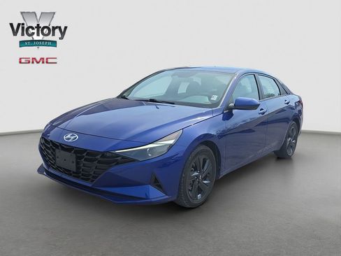 Used 2023 Hyundai Elantra SEL FWD image 3