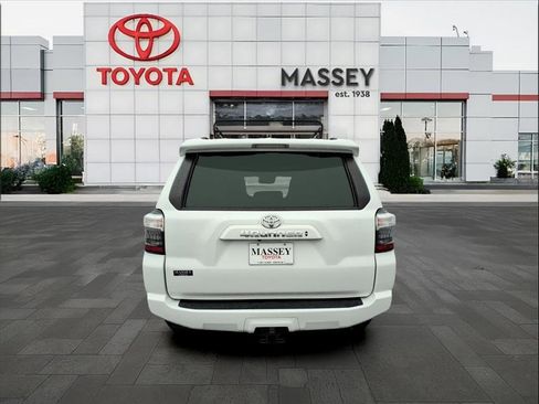 Used 2023 Toyota 4Runner SR5 Premium image 4