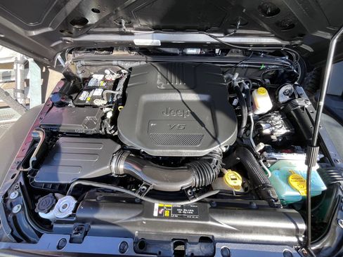 Used 2018 Jeep Wrangler Sport AWD/4WD image 19