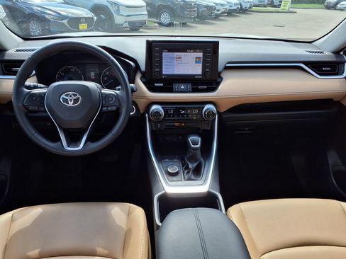 Used 2022 Toyota RAV4 XLE Premium AWD/4WD image 9