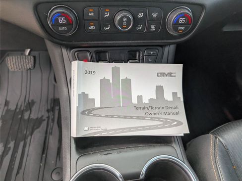 Used 2019 GMC Terrain SLT w/ Preferred Package FWD image 38