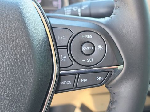 Used 2020 Toyota Camry XLE FWD image 21