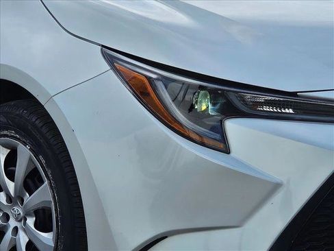 Used 2022 Toyota Corolla LE FWD image 4