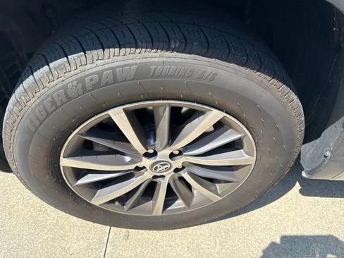 Used 2018 Toyota Highlander XLE FWD image 6