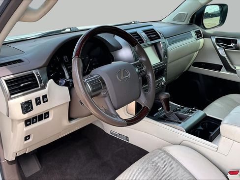 Used 2018 Lexus GX 460 Luxury w/ Preferred Accessory Package AWD/4WD image 18