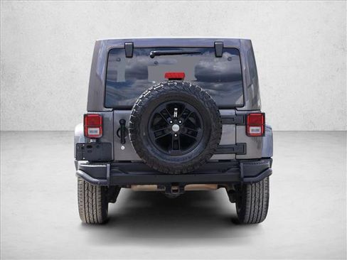 Used 2017 Jeep Wrangler Unlimited Sahara AWD/4WD image 7