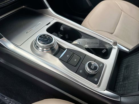 Used 2024 Ford Explorer Limited image 15