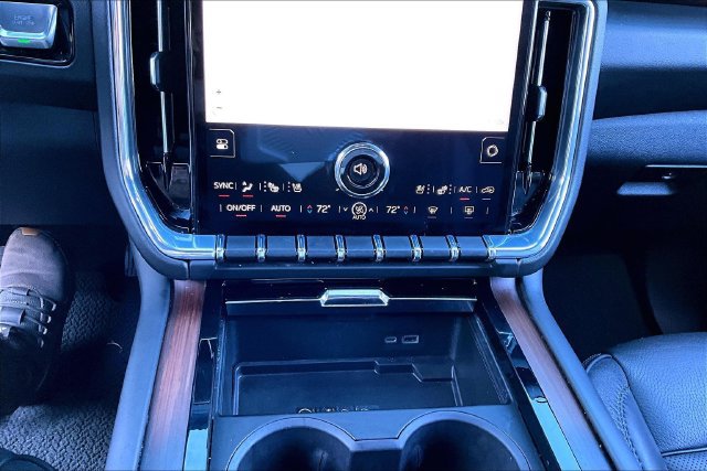 Used 2025 GMC Yukon Denali AWD/4WD image 16
