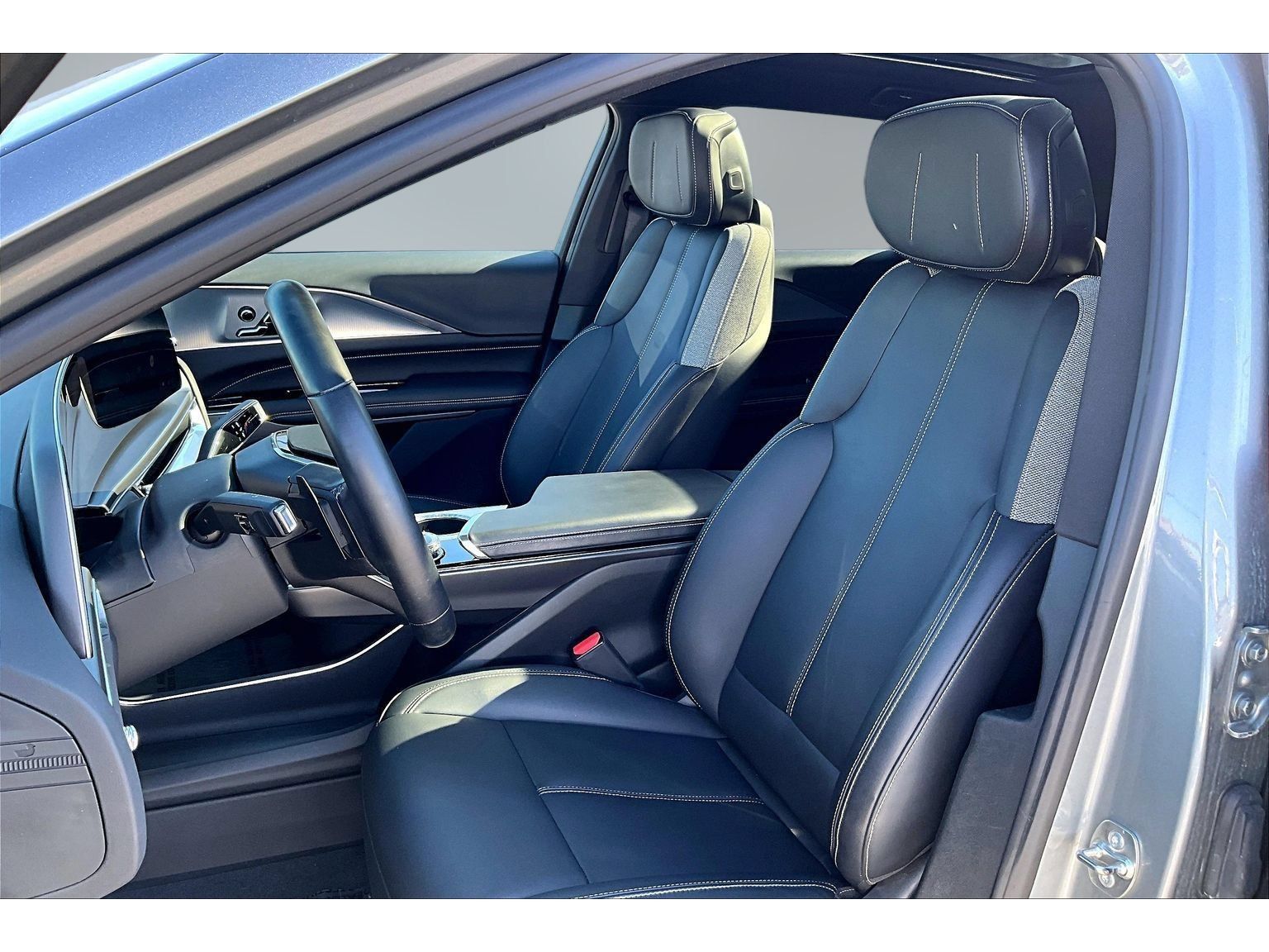 Used 2024 Cadillac Lyriq Tech w/ Driver Assist Package AWD/4WD image 21