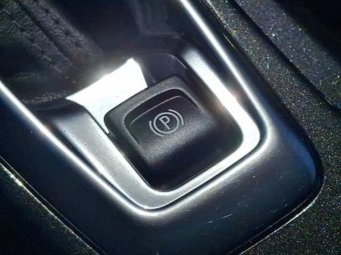 Used 2025 Chevrolet TrailBlazer LT w/ LT Cold Weather Package AWD/4WD image 25