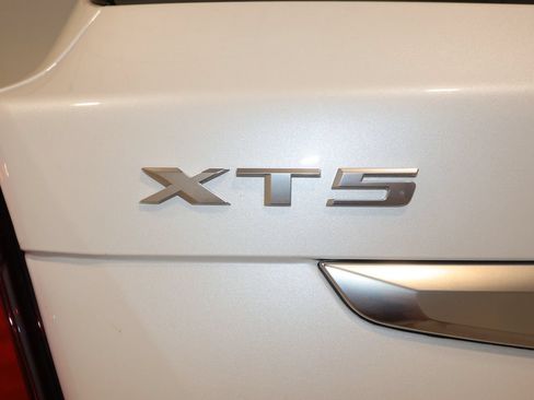 Certified 2025 Cadillac XT5 Premium Luxury w/ Technology Package AWD/4WD image 34