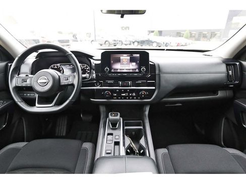 Used 2025 Nissan Pathfinder SV image 7