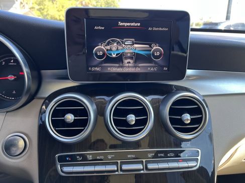 Used 2018 Mercedes-Benz GLC 300 w/ Premium Package image 15