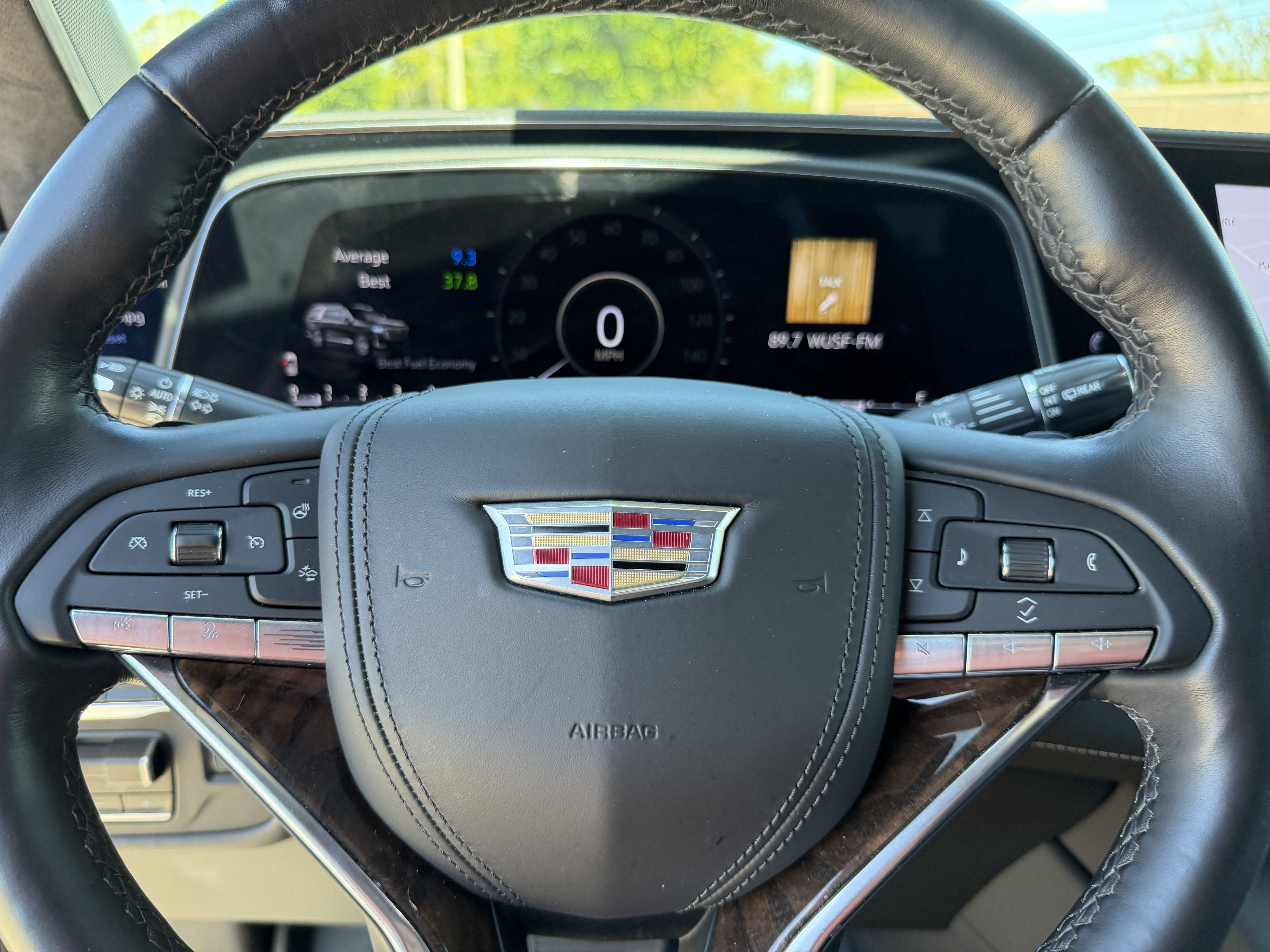Certified 2022 Cadillac Escalade Premium Luxury Platinum w/ LPO, Radiant Package AWD/4WD image 27